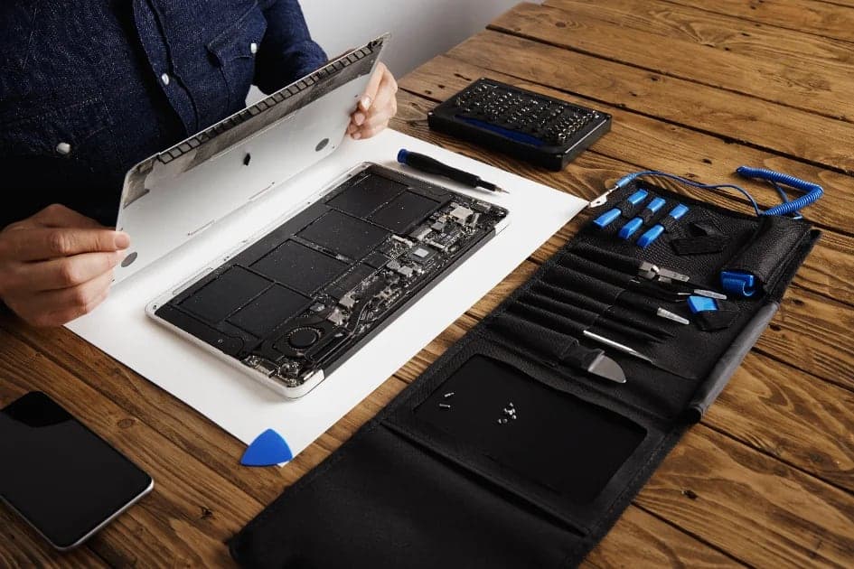 Bateria de notebook inchando: o que causa e por que não pode ser ignorado
